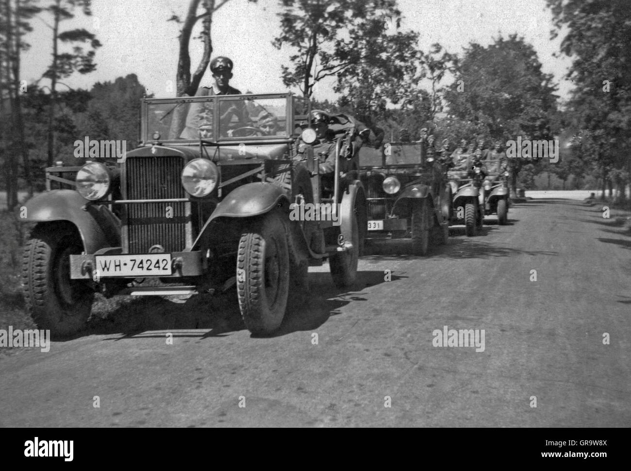 Deutsche Soldaten im Jahr 1936 In Militärfahrzeugen Stockfoto