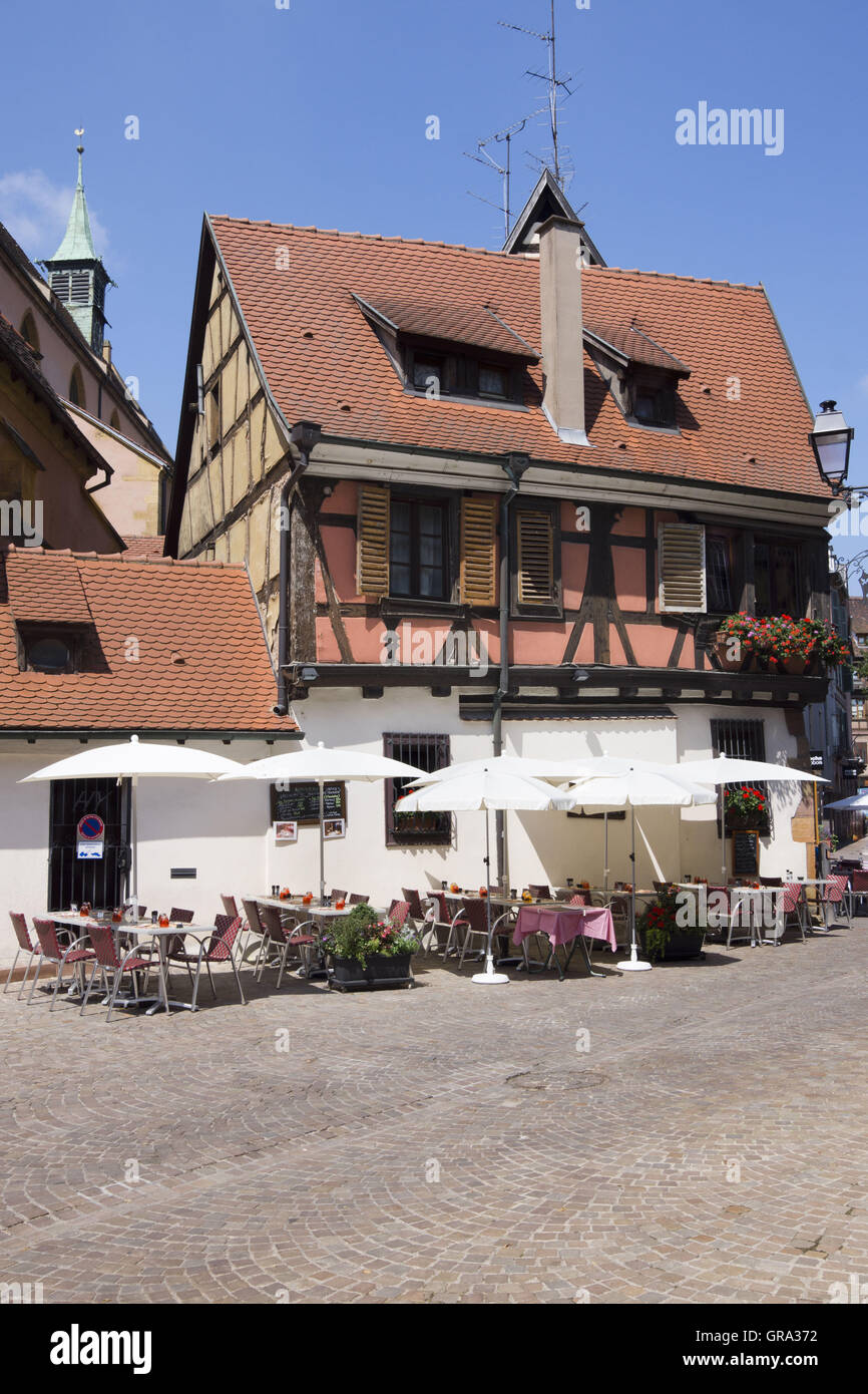 Restaurant im Freien, Colmar, Elsass, Frankreich, Europa Stockfoto