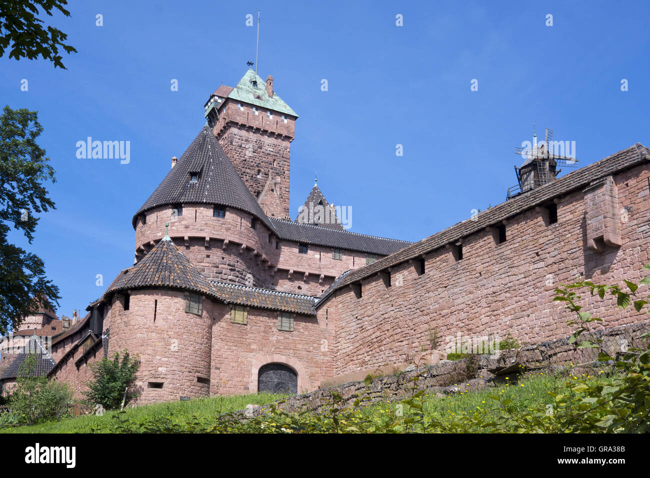 Haut Koenigsbourg Schloss, Elsass, Departement Bas-Rhin, Frankreich, Europa Stockfoto
