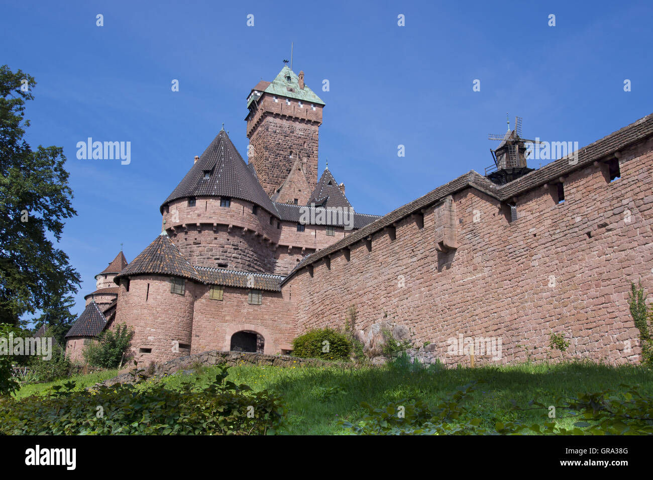 Haut Koenigsbourg Schloss, Elsass, Departement Bas-Rhin, Frankreich, Europa Stockfoto