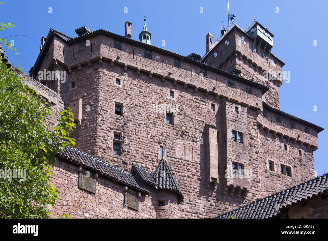Haut Koenigsbourg Schloss, Elsass, Departement Bas-Rhin, Frankreich, Europa Stockfoto