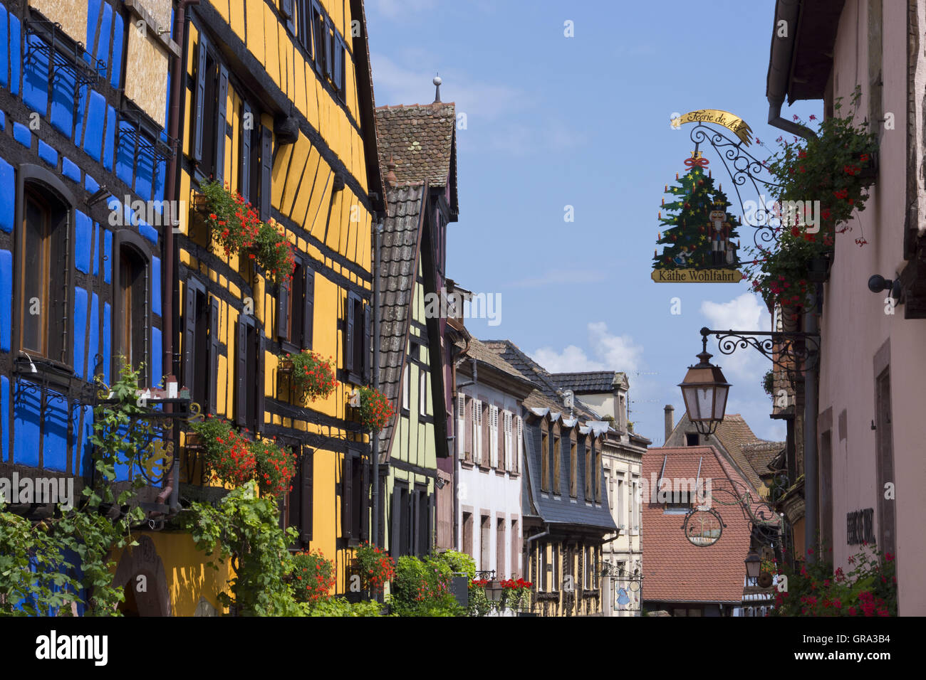 Fachwerkhäuser, Riquewihr, Elsass, Departement Haut-Rhin, Frankreich, Europa Stockfoto