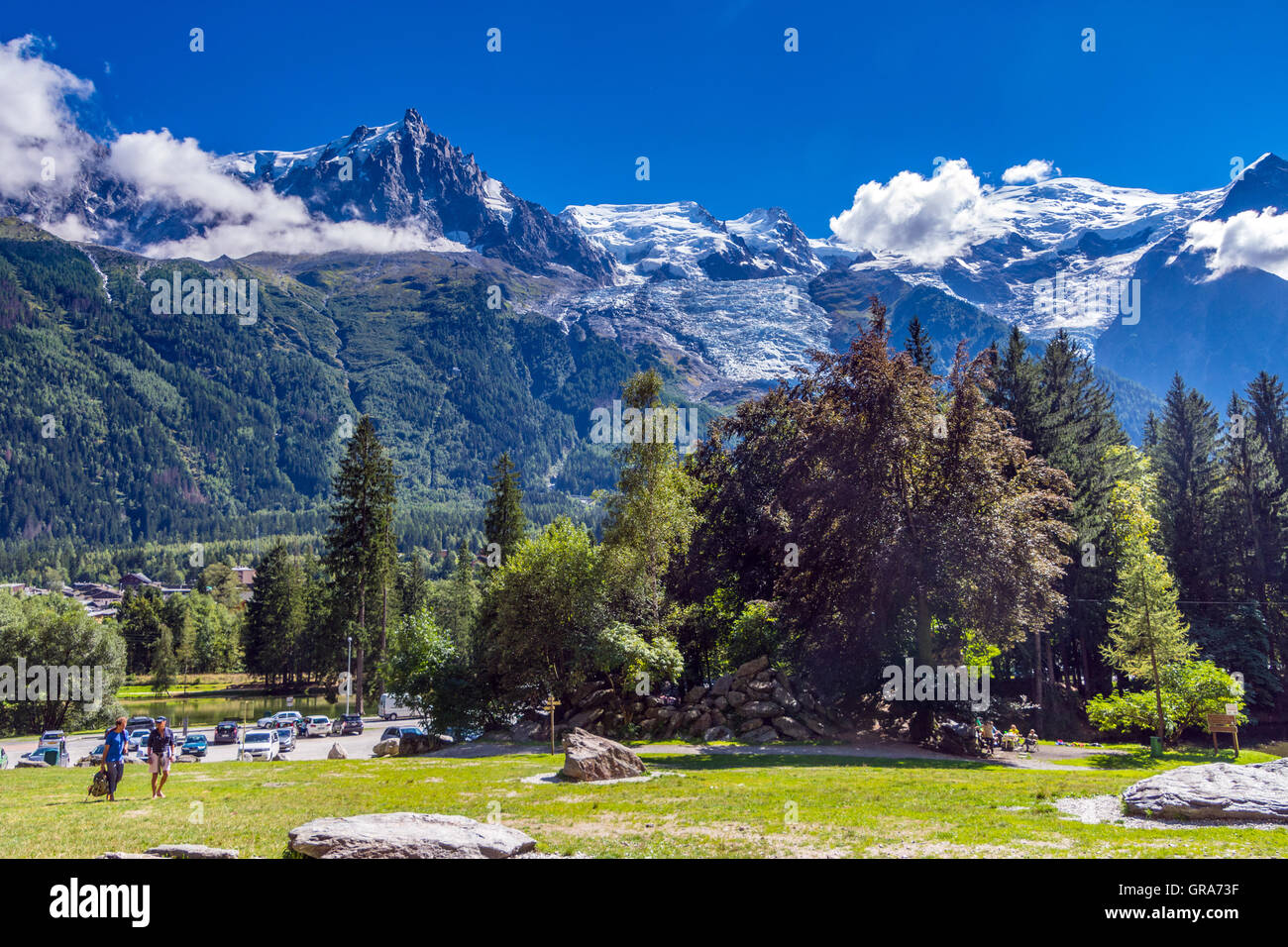 Mont Blanc und die Aiguilles von Chamonix aus Lac de Gaillands, Chamonix-Mont-Blanc Stockfoto