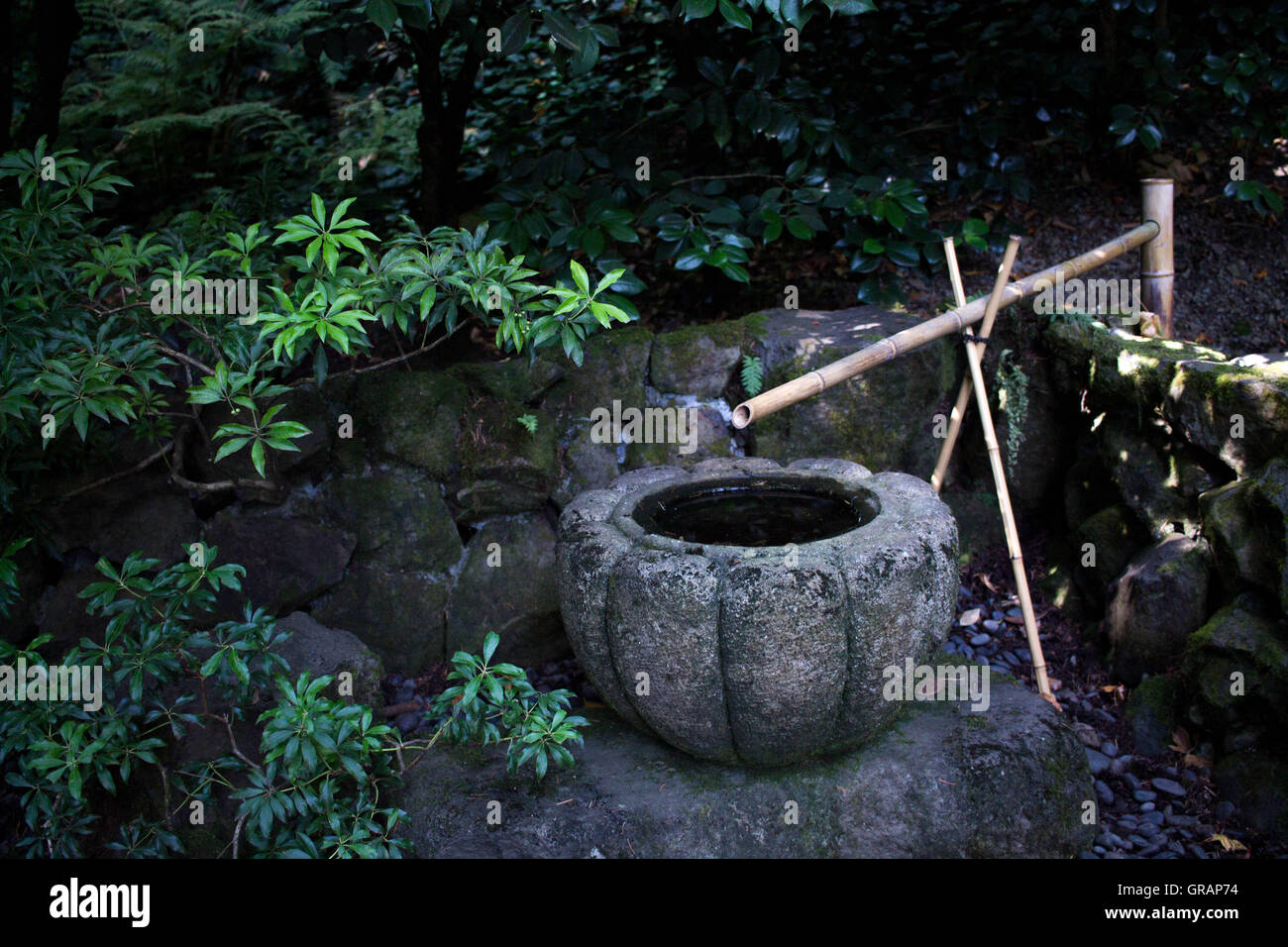 Japanischer gartenbrunnen Fotos und Bildmaterial in hoher Auflösung