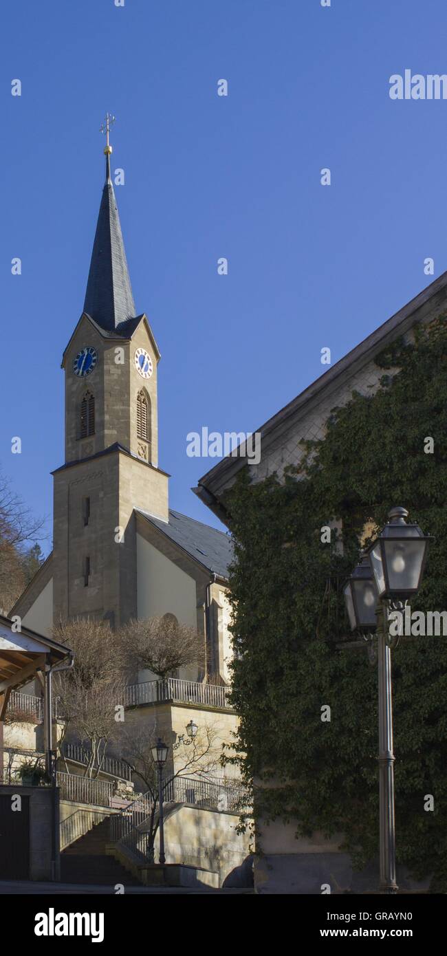 Die katholische Pfarrkirche In Wallenfels Stockfoto