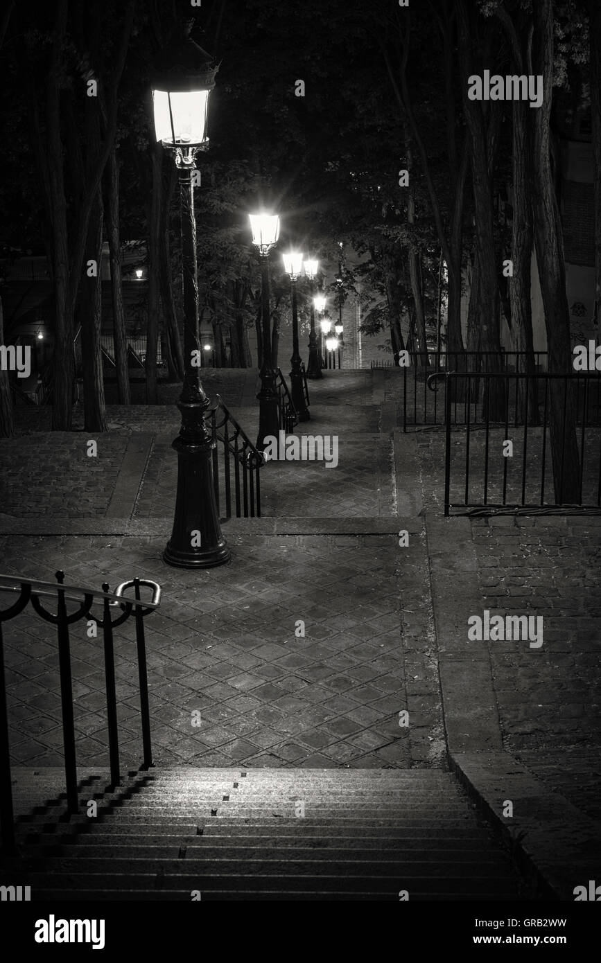 Rue Foyatier, Paris bei Nacht Stockfoto