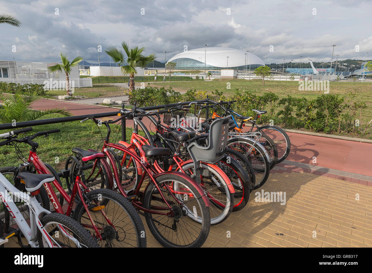 Fahrrad-Parken in der Nähe von Strand, Sotschi, Russland Stockfoto