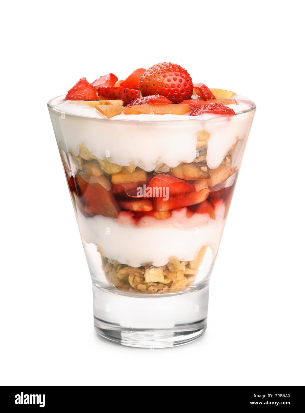 Obst und Joghurt Parfait isoliert auf weiss Glas Stockfoto