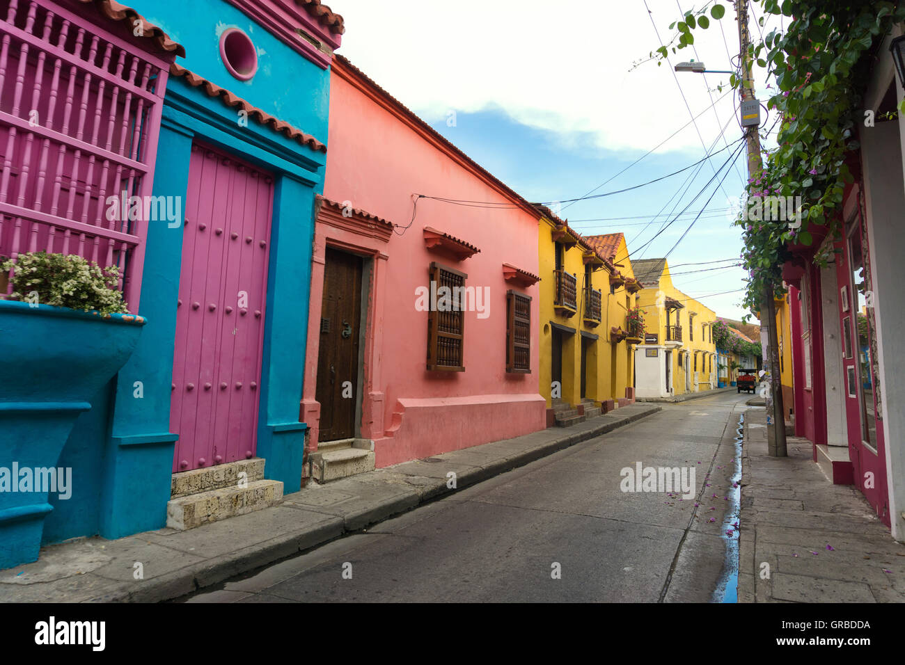 Helle und bunte historische Kolonialarchitektur in Cartagena, Kolumbien Stockfoto