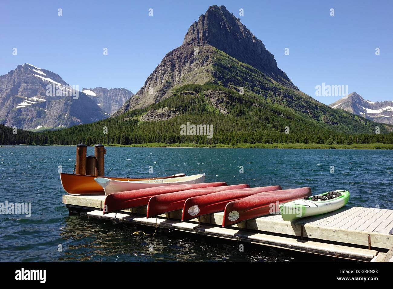 Bootsanlegestelle in vielen Glacier Lodge. Glacier National Park, Montana Stockfoto