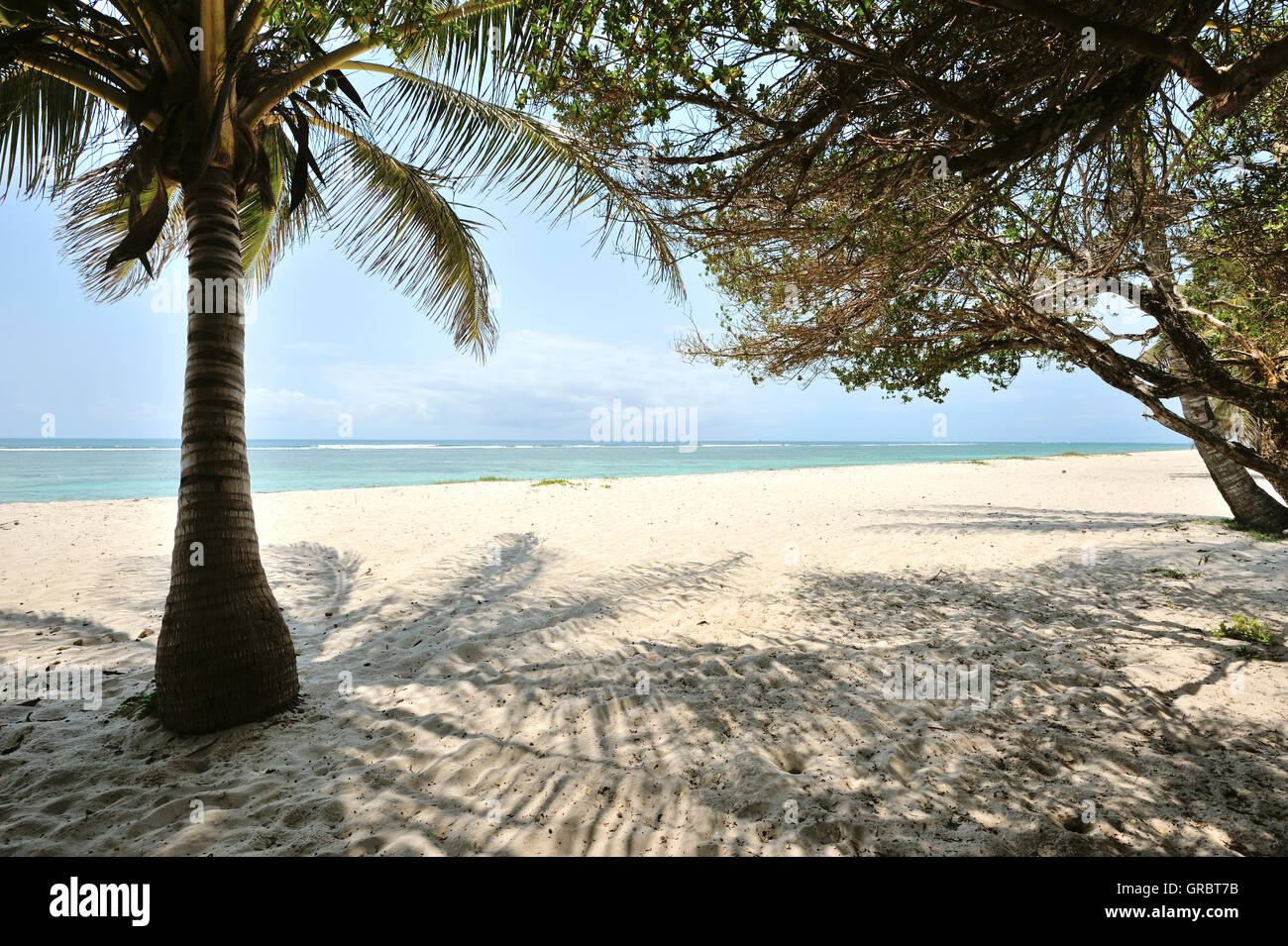 Schattigen Platz von Dream On The Sandy Beach Stockfoto