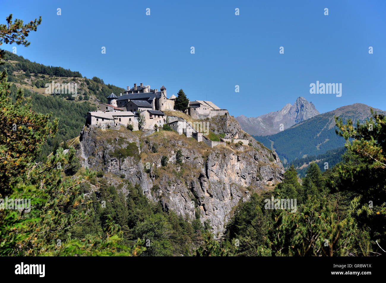Die Burg Queyras mit exponierten Lage, Französische Alpen, Frankreich Stockfoto