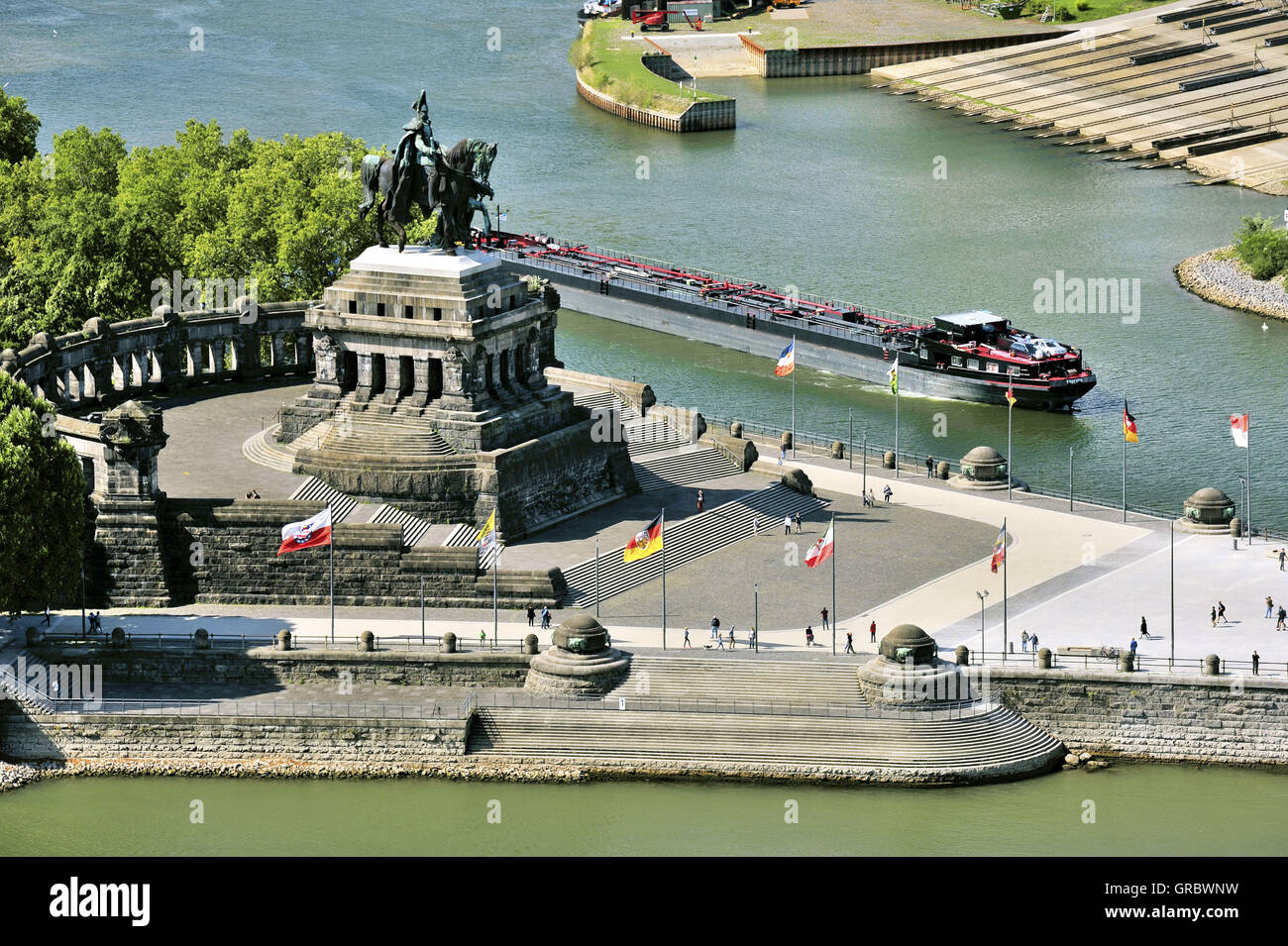 Deutsches Eck, Deutsche Eck In Koblenz, wo Mosel Rhein trifft Wasser Mund mit dem Denkmal des ehemaligen Kaiser Wilhelm i., Oberes Mittelrheintal, Deutschland Stockfoto