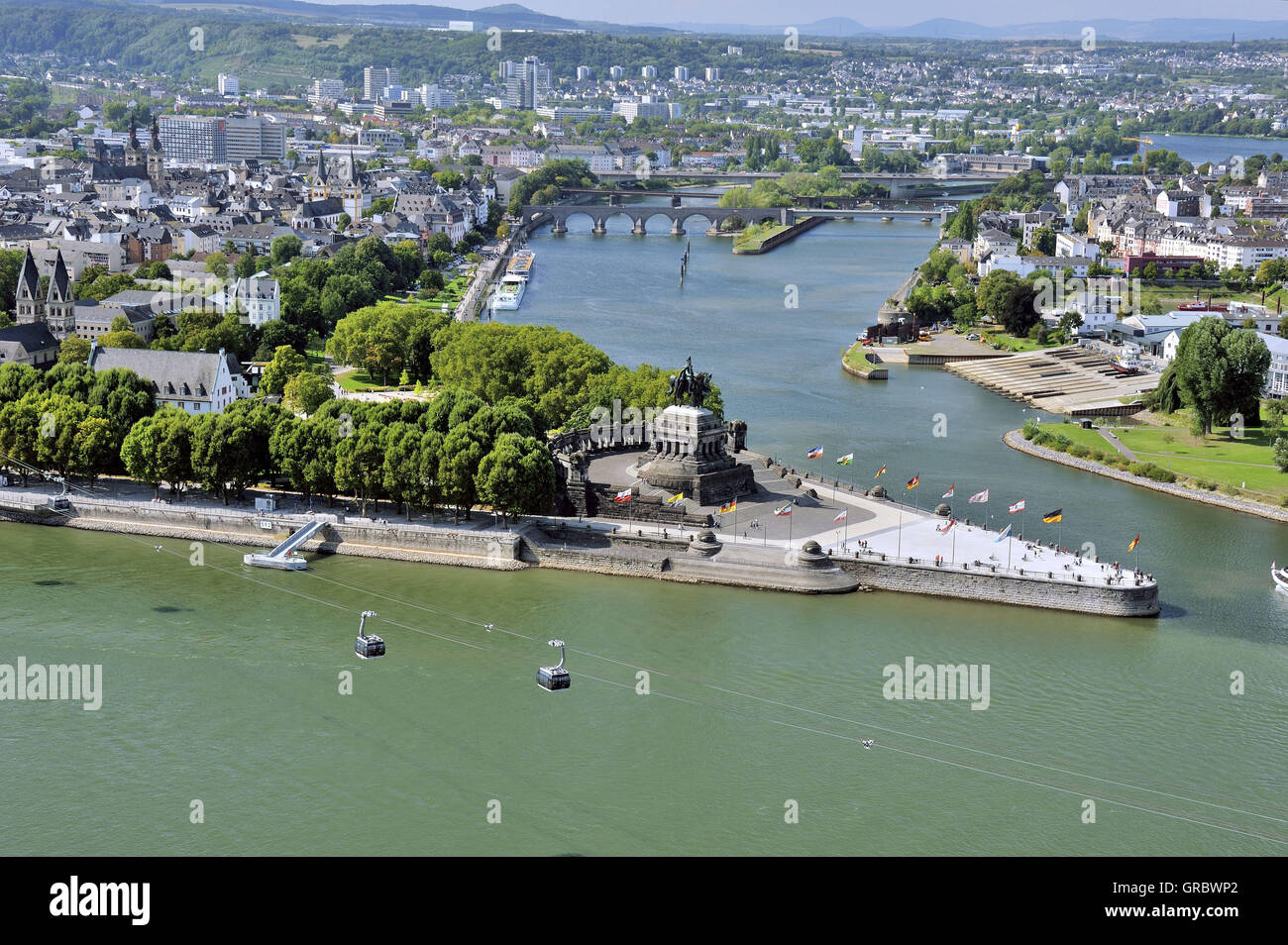 Panoramablick auf die Deutsches Eck, Deutsche Eck und der Stadt Koblenz, wo Mosel verbindet den Rhein, Oberes Mittelrheintal, Deutschland Stockfoto