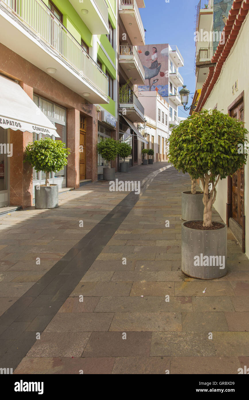 Kleine Straße im alten Teil der Stadt von Los Llanos De Aridane, La Palma, Kanarische Inseln Stockfoto