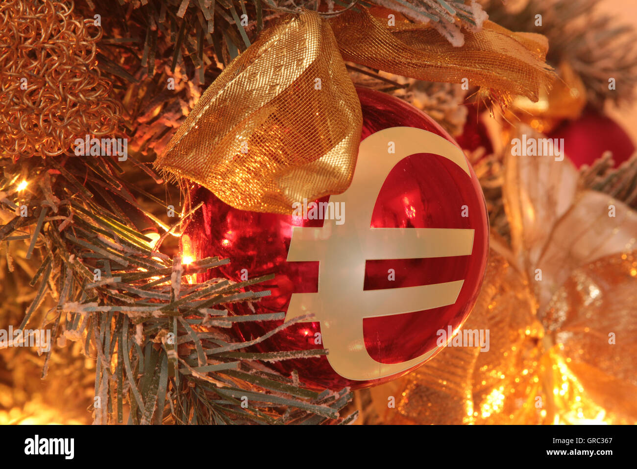 Euro-Zeichen auf Weihnachtsbaum Ornament Stockfoto