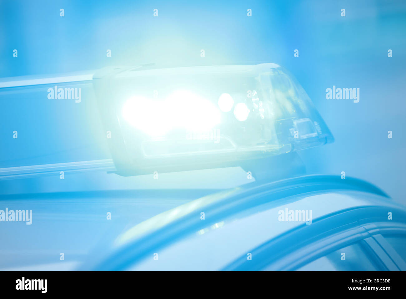 Blaues Blinklicht der deutschen Polizeiauto Stockfoto