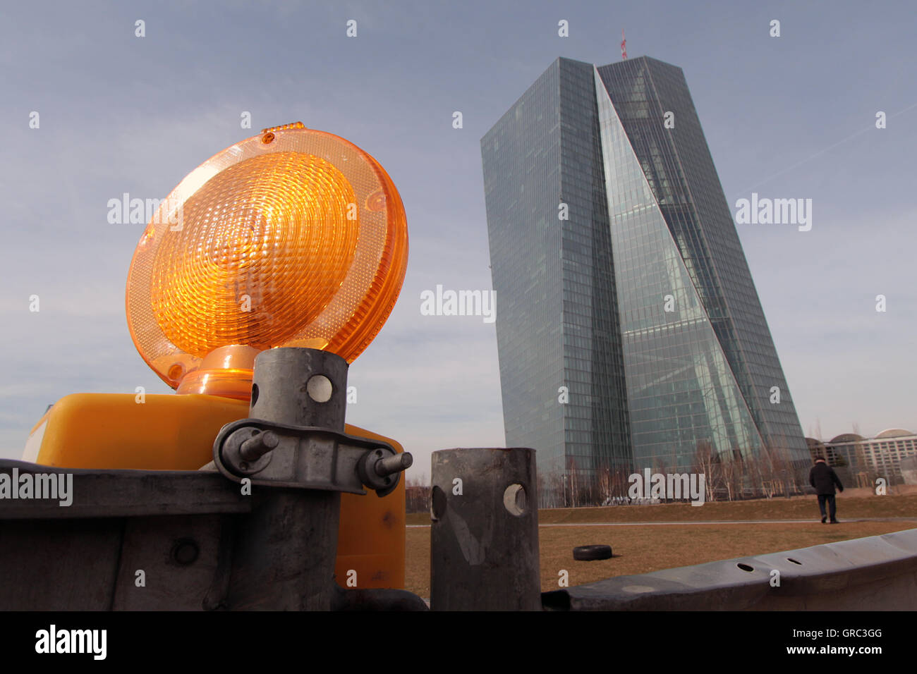 EZB Europäische Zentral Bank Tower mit Warnleuchten Stockfoto