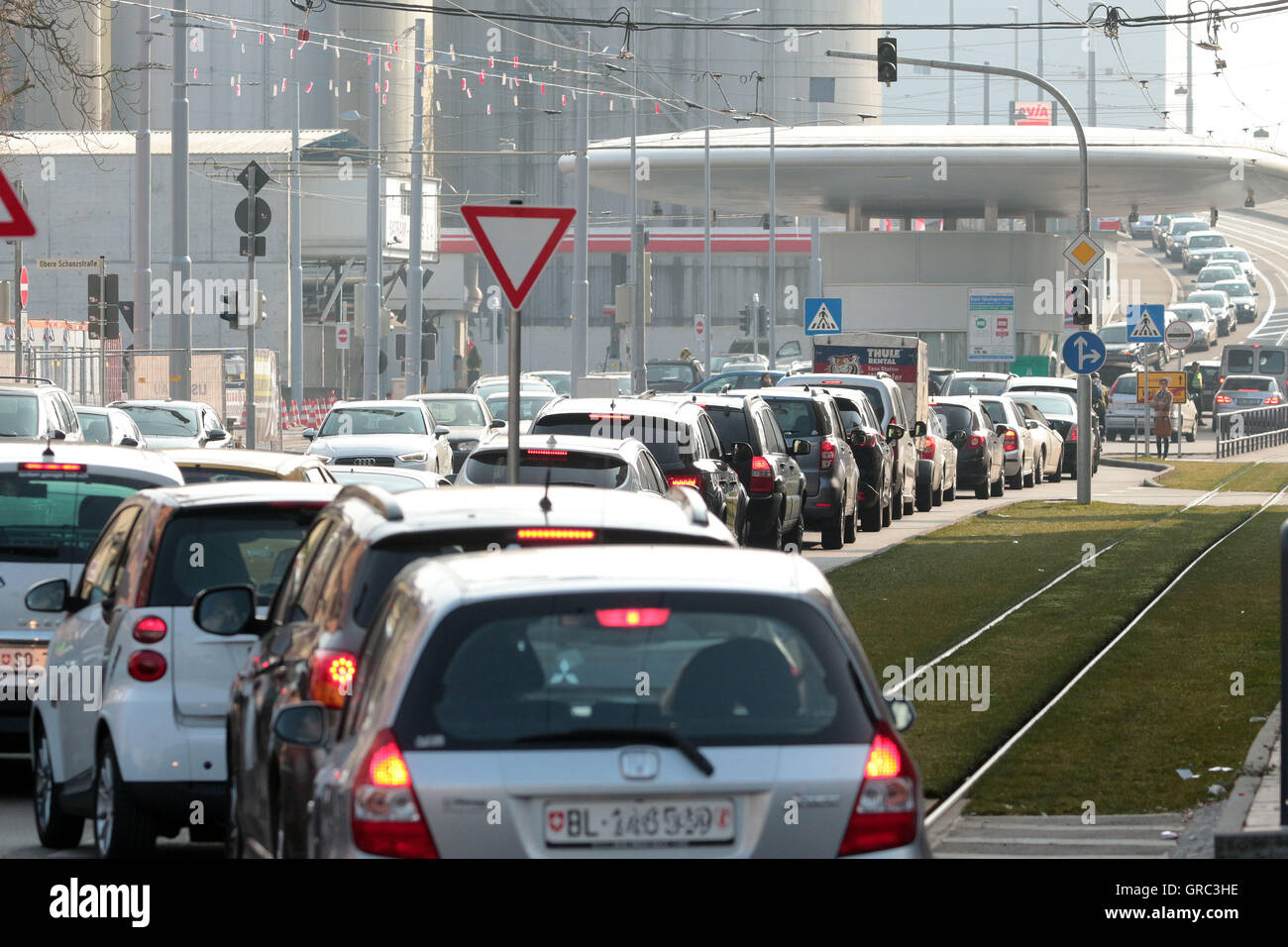 Stau an Schweizer Grenze Stockfoto