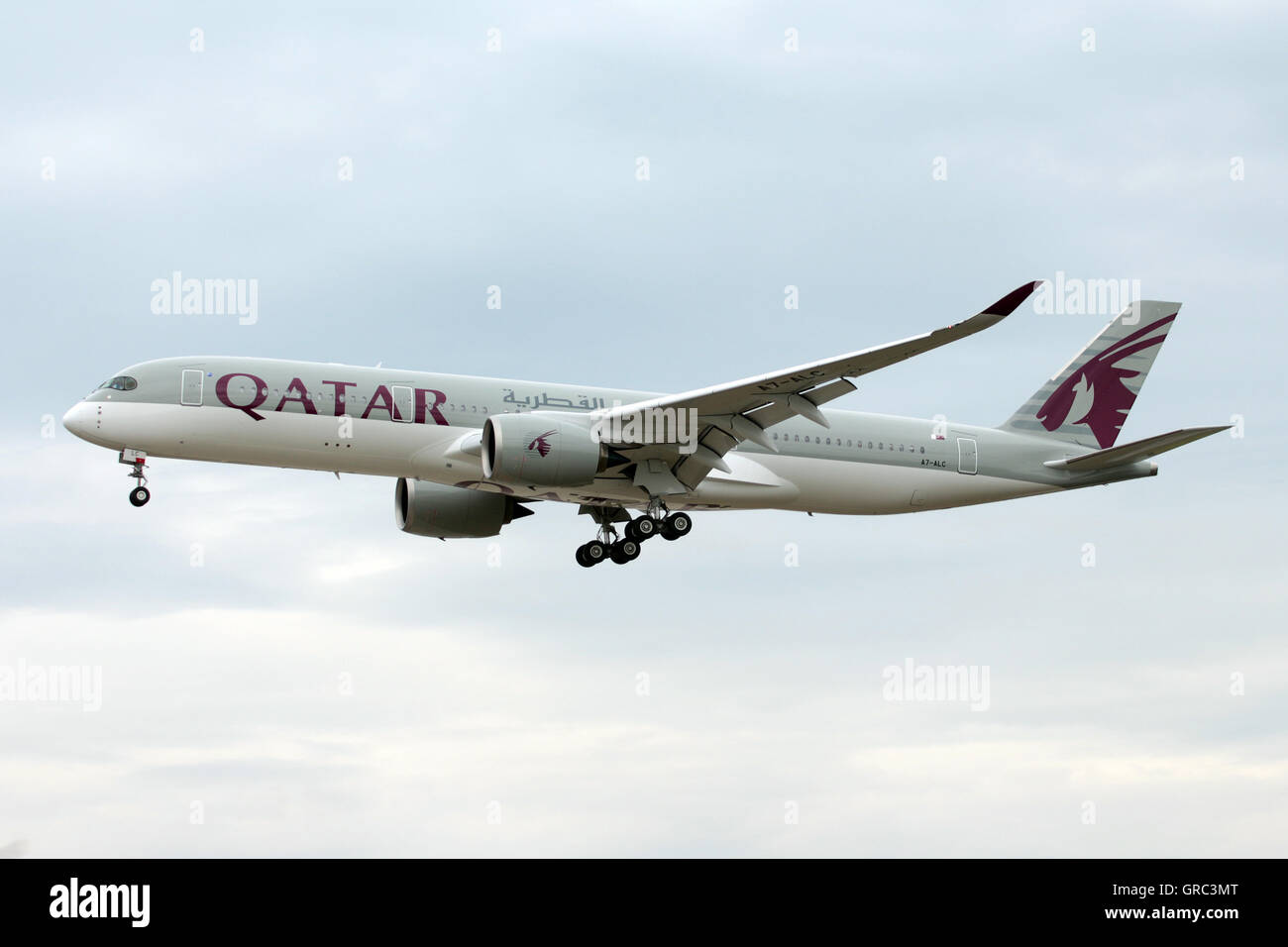 Airbus A350 Von Qatar Airways Landet Auf Dem Flughafen Frankfurt Rhein Airbus A350 Von Qatar Airways Landet Auf Dem Flughafen Frankfurt Rhein