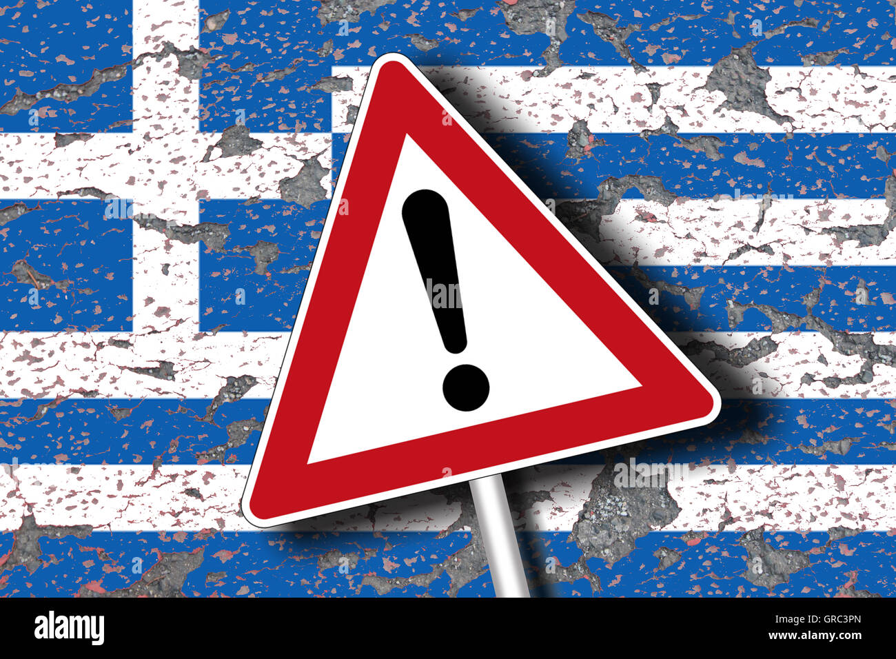 Erodieren griechische Flagge mit Traffic Sign Achtung Gefahr Stockfoto