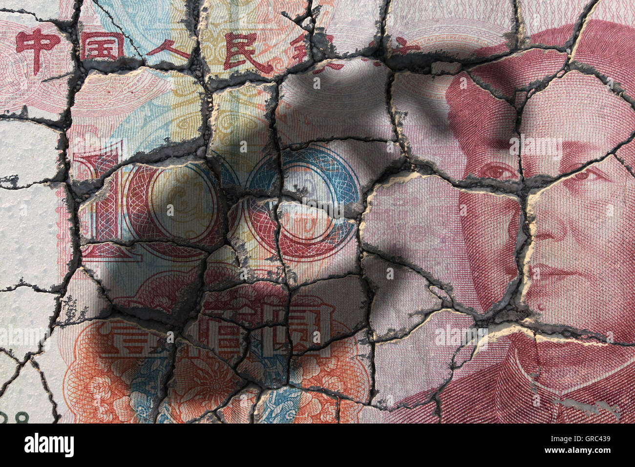Chinese Yuan Geldschein auf erodieren Boden mit Euro-Symbol Stockfoto