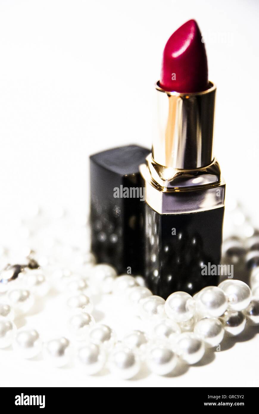 Lippenstift Amp Perlen Nr. 2 Stockfoto