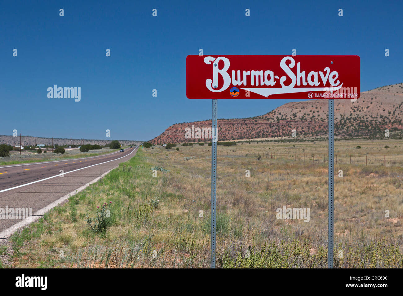 Seligman, Arizona - A Burma-Rasur Zeichen auf der historischen Route 66. Stockfoto