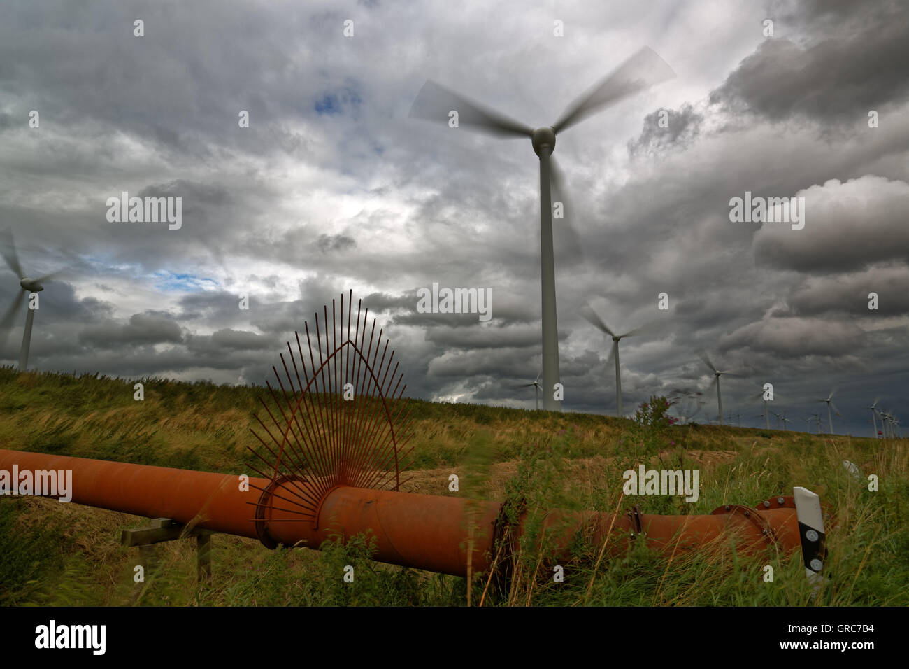 Windkraftanlage In einem Sturm Stockfoto