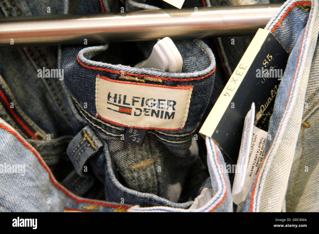 Hilfiger Denim Firmenlogo Stockfoto