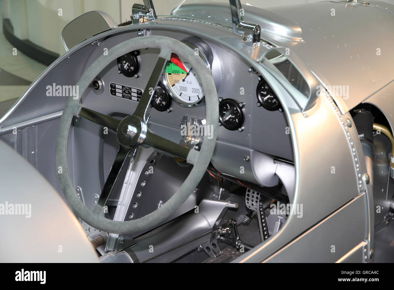 Cockpit aus Al alten Rennwagen Stockfoto