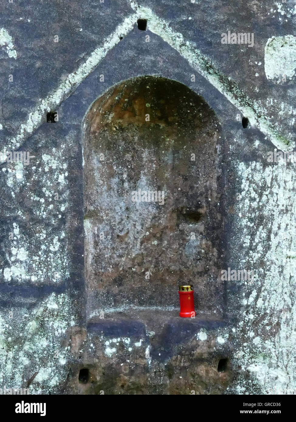 Alkoven mit ewigen Licht In die Felsen Einsiedelei von Bretzenheim, Rheinhessen Stockfoto