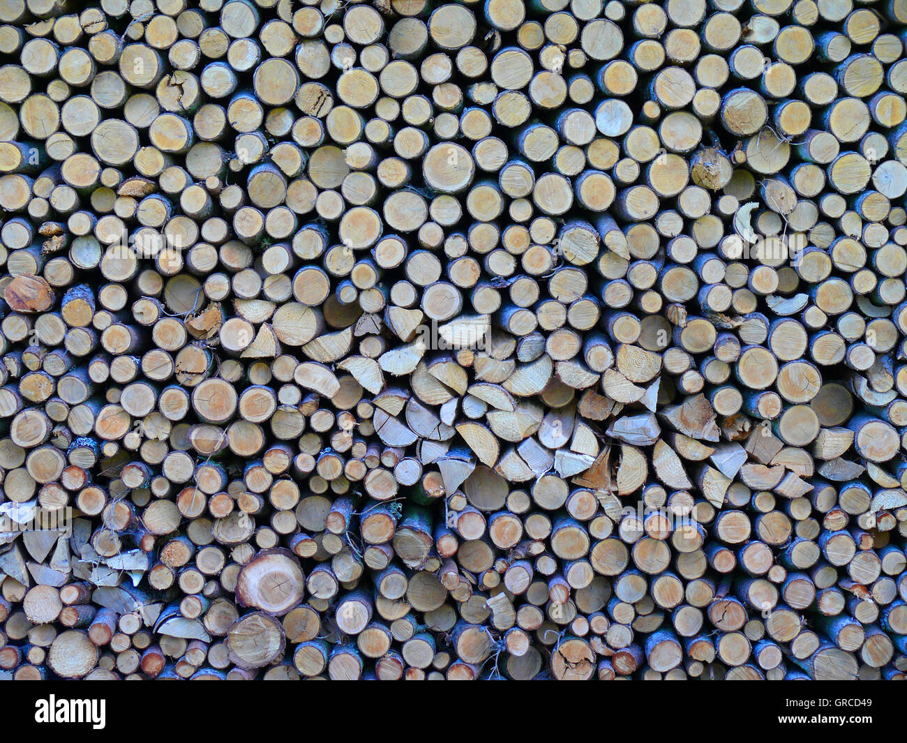 Holzstapel, auch nutzbar als Hintergrundbild Stockfoto