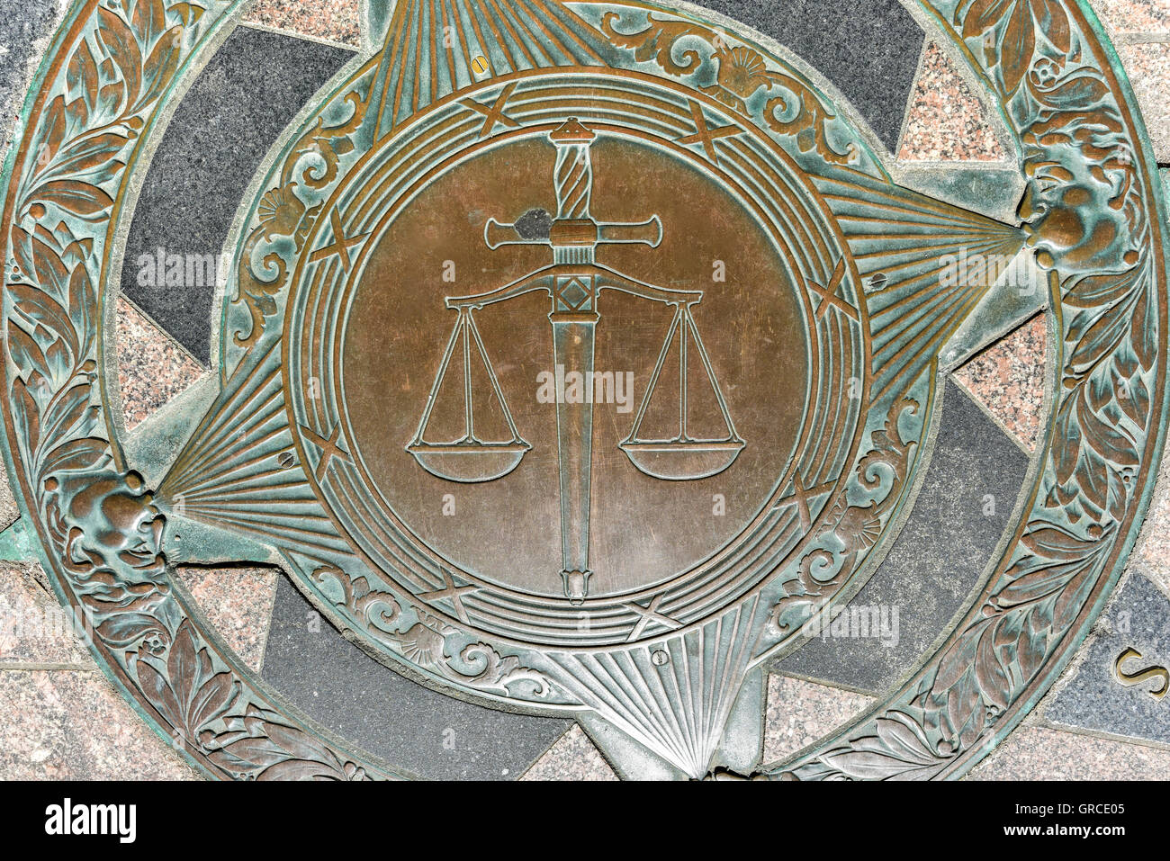 Waage der Gerechtigkeit von der Superior Court Gebäude in Providence, Rhode Island. Stockfoto