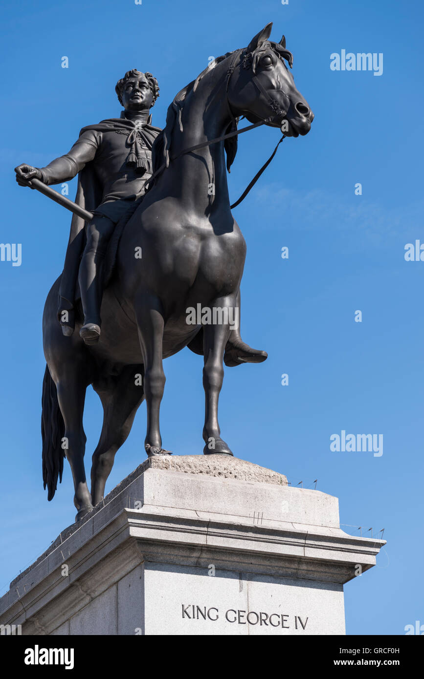 Statue von König George IV Nord-Ost-Sockel, Trafalgar Square, London, England, UK Stockfoto