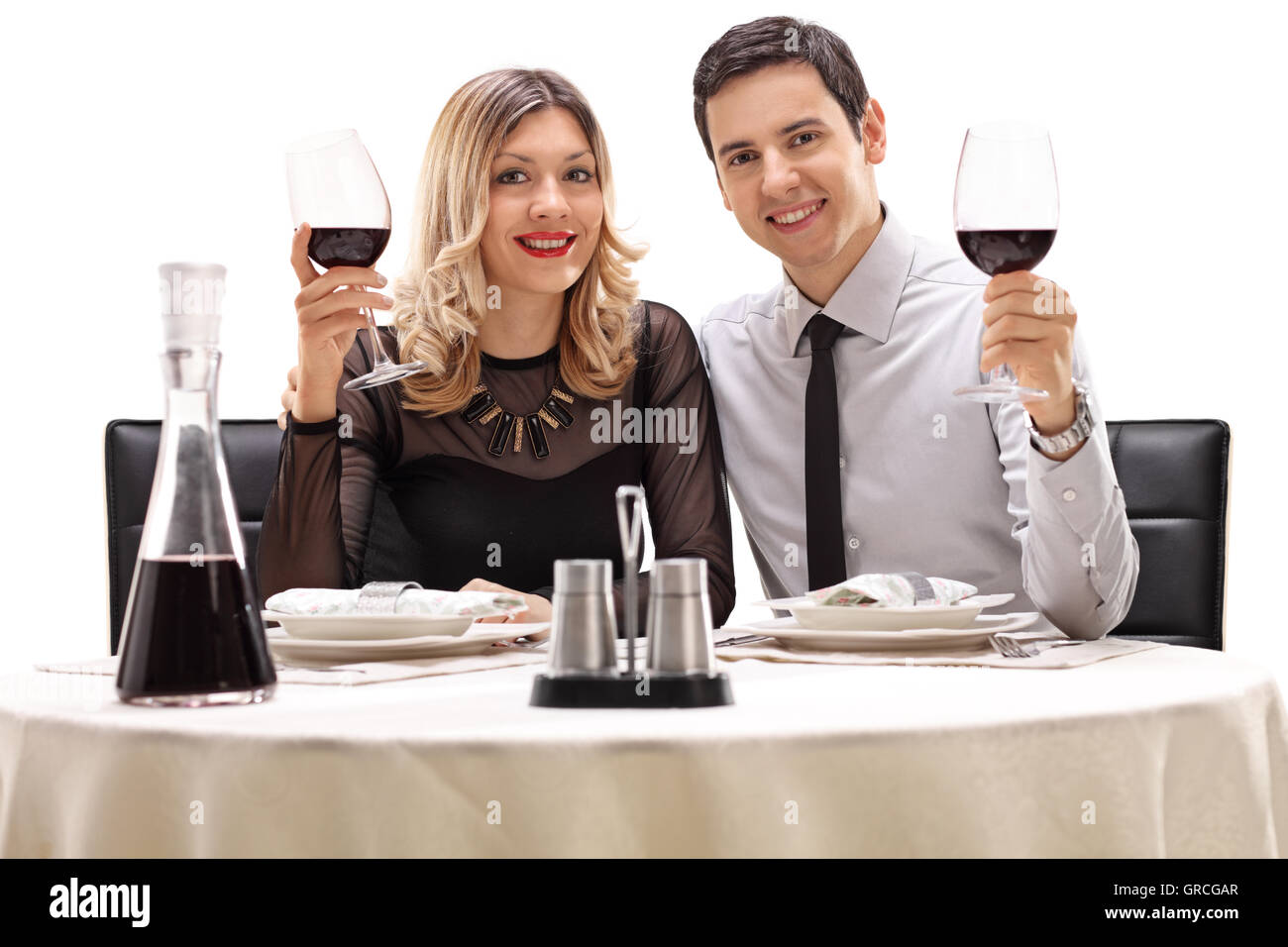 Junger Mann und Frau auf ein Datum posing zusammen isoliert auf weißem Hintergrund Stockfoto