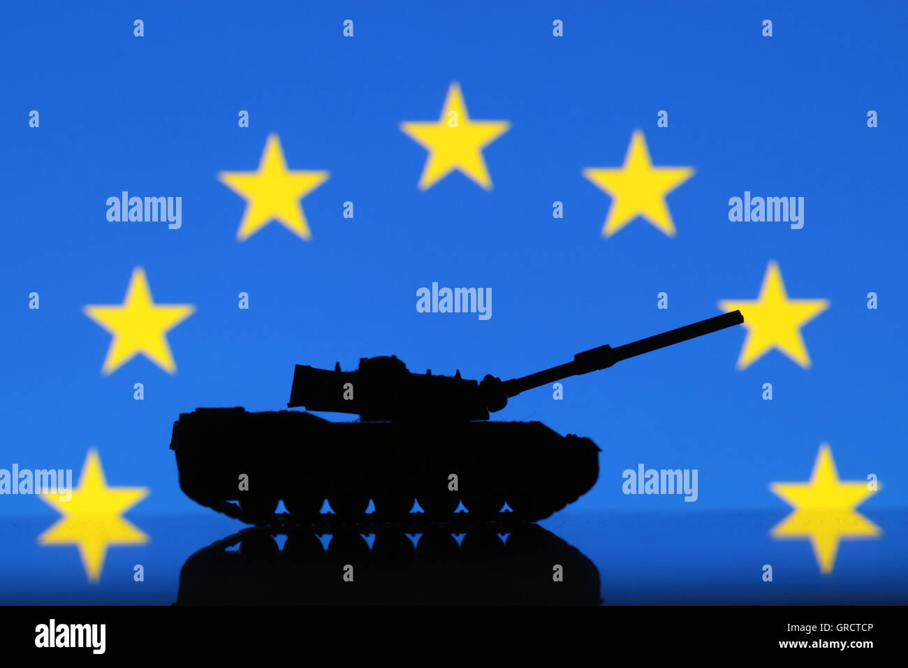 Tank mit EU-Flagge Stockfoto