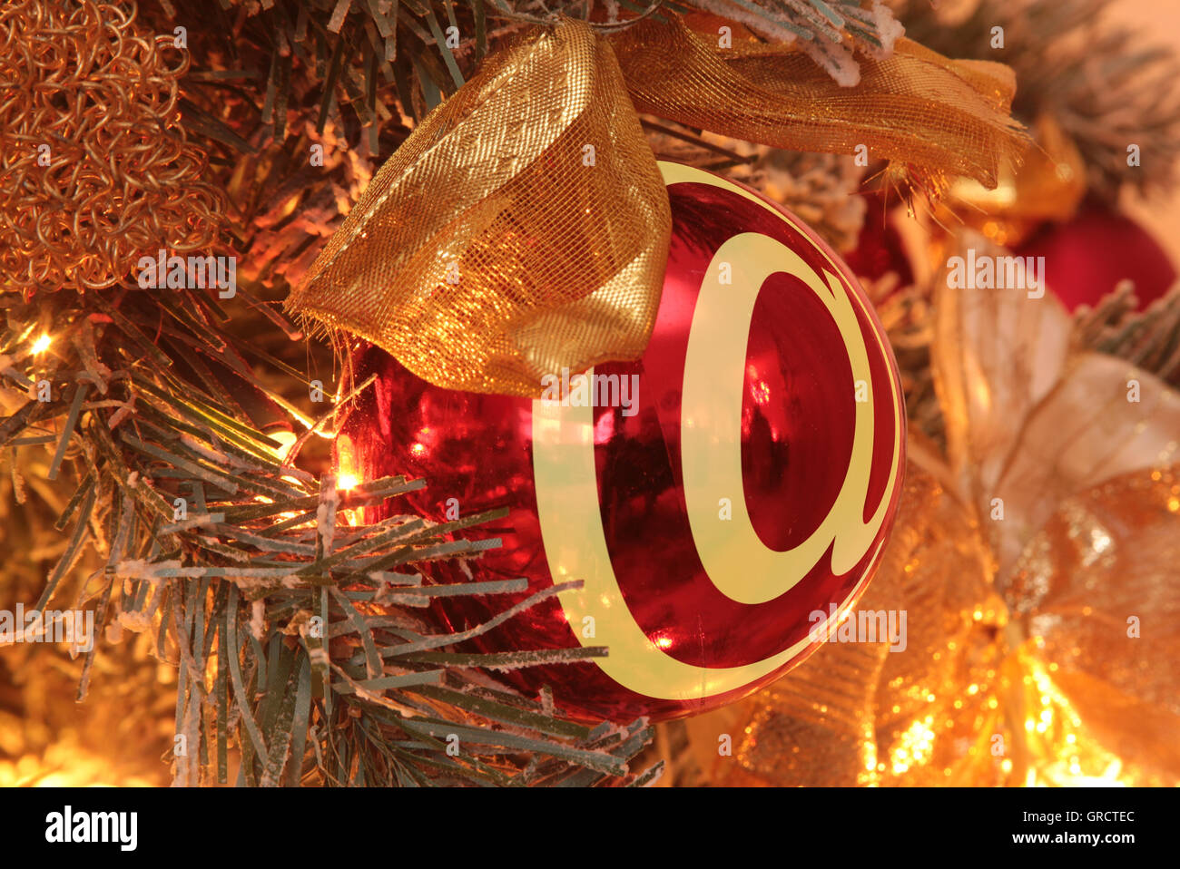 Christmas Tree Ornament mit At-Zeichen Stockfoto