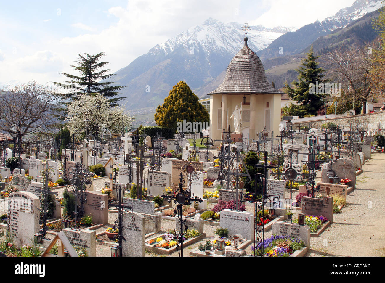 Friedhof in Dorf Tirol Stockfoto