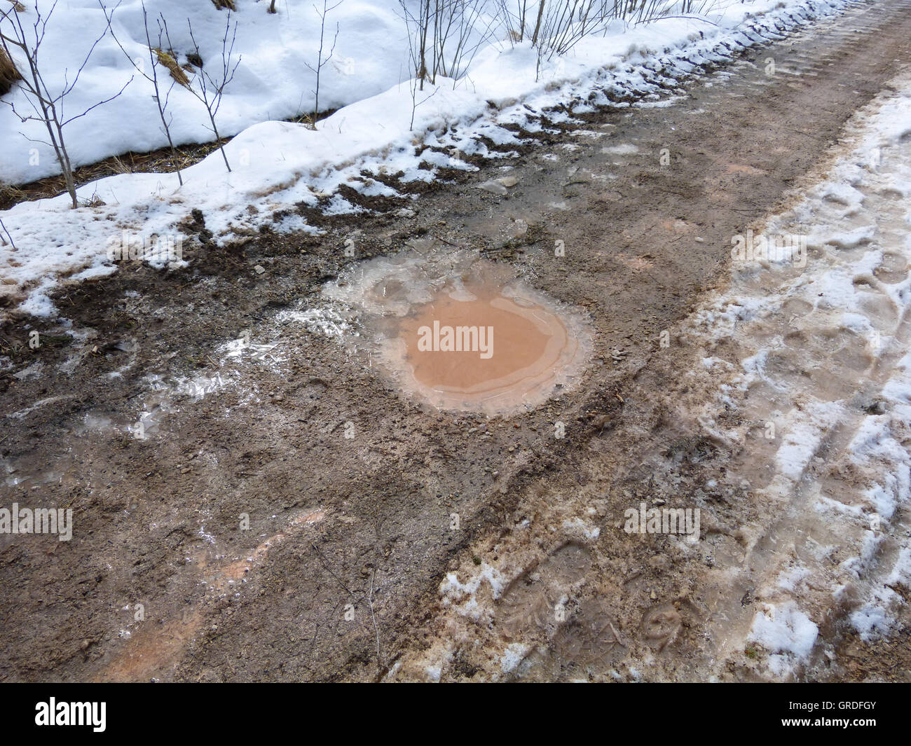 Winter, Schlammloch auf schlammigen Weg, Feldweg Stockfoto