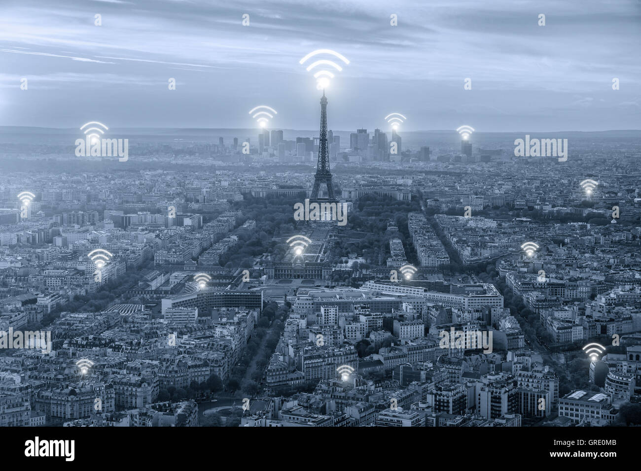 WiFi-Symbol und Paris Stadt mit Netzwerk-Verbindung-Konzept, intelligente Stadt Paris und drahtlose Kommunikationsnetz, abstrakte Bild vi Stockfoto