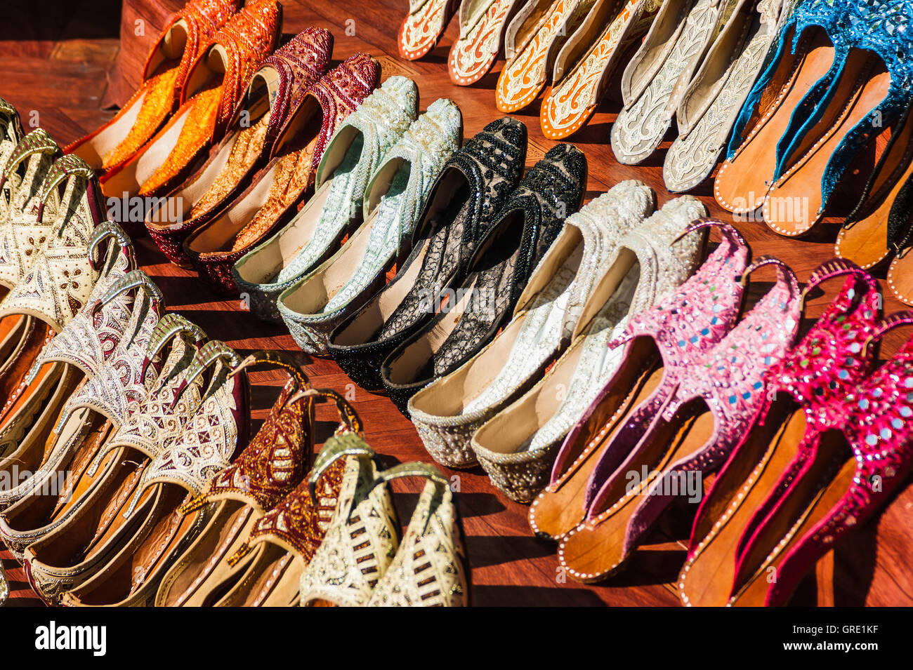 Sommerschuhe für Damen in den östlichen Markt in Dubai Stockfoto