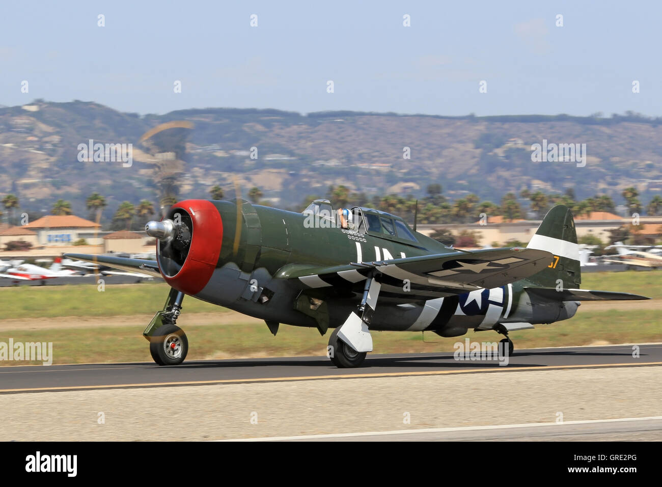 Vintage WWII P-47 Thunderbolt-Jagdflugzeug Flugzeug auf der Landebahn auf der 2016 Camarillo Air Show außerhalb Los Angeles Stockfoto