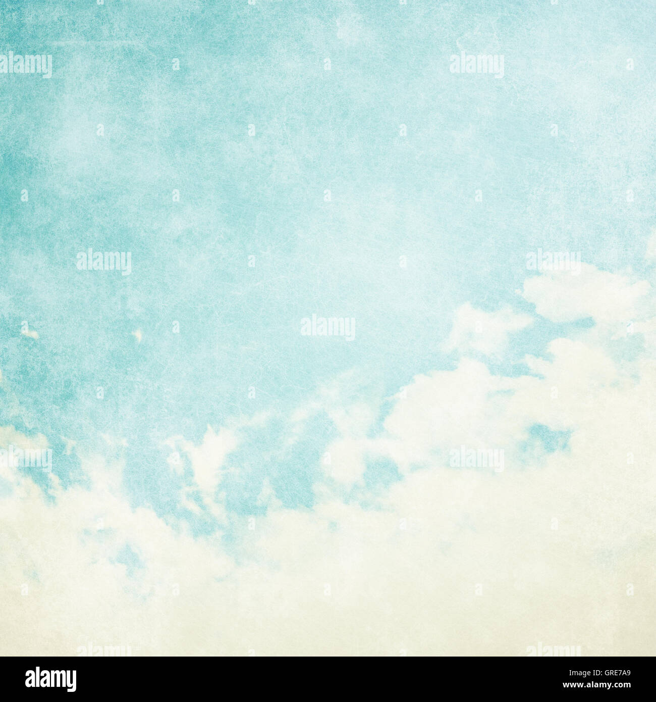 Wasserfarbe wie Wolke auf alten Papier Textur Hintergrund Stockfoto