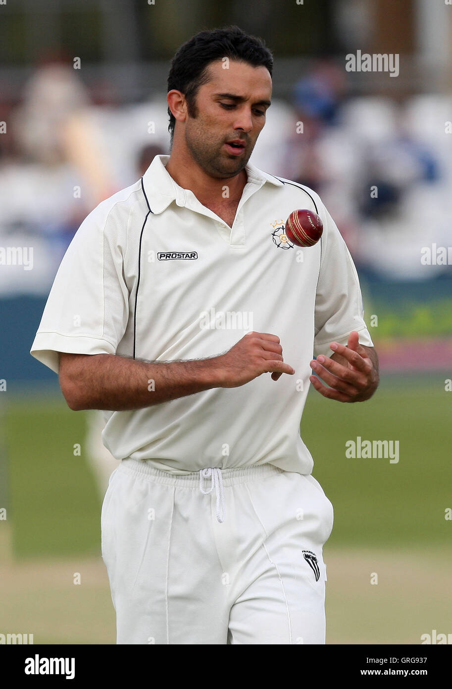 Kabir Ali von Hampshire - Essex CCC Vs Hamsphire CCC - LV County Championship Cricket auf dem Ford County Ground, Chelmsford - 04.11.10 Stockfoto