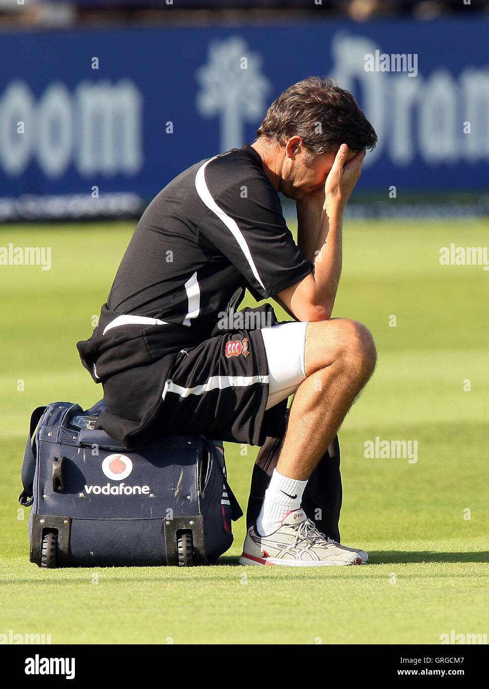 Essex Trainer Paul Grayson ist vor dem Spiel - Essex Adler Vs Middlesex Panthers - Clydesdale Bank CB40 Cricket auf dem Ford County Ground, Chelmsford - 09.02.10 gesehen. Stockfoto