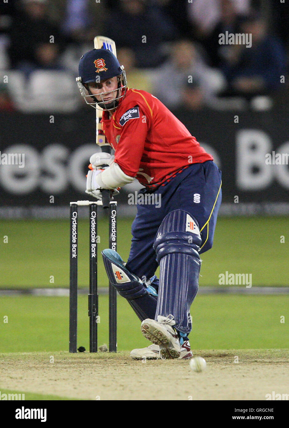 Blume von Essex in Aktion - Essex Adler Vs Middlesex Panthers - Clydesdale Bank CB40 Cricket auf dem Ford County Ground, Chelmsford - 09.02.10 Wimper zu gewähren Stockfoto