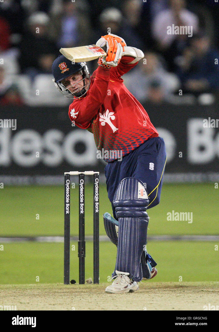 Blume von Essex in Aktion - Essex Adler Vs Middlesex Panthers - Clydesdale Bank CB40 Cricket auf dem Ford County Ground, Chelmsford - 09.02.10 Wimper zu gewähren Stockfoto