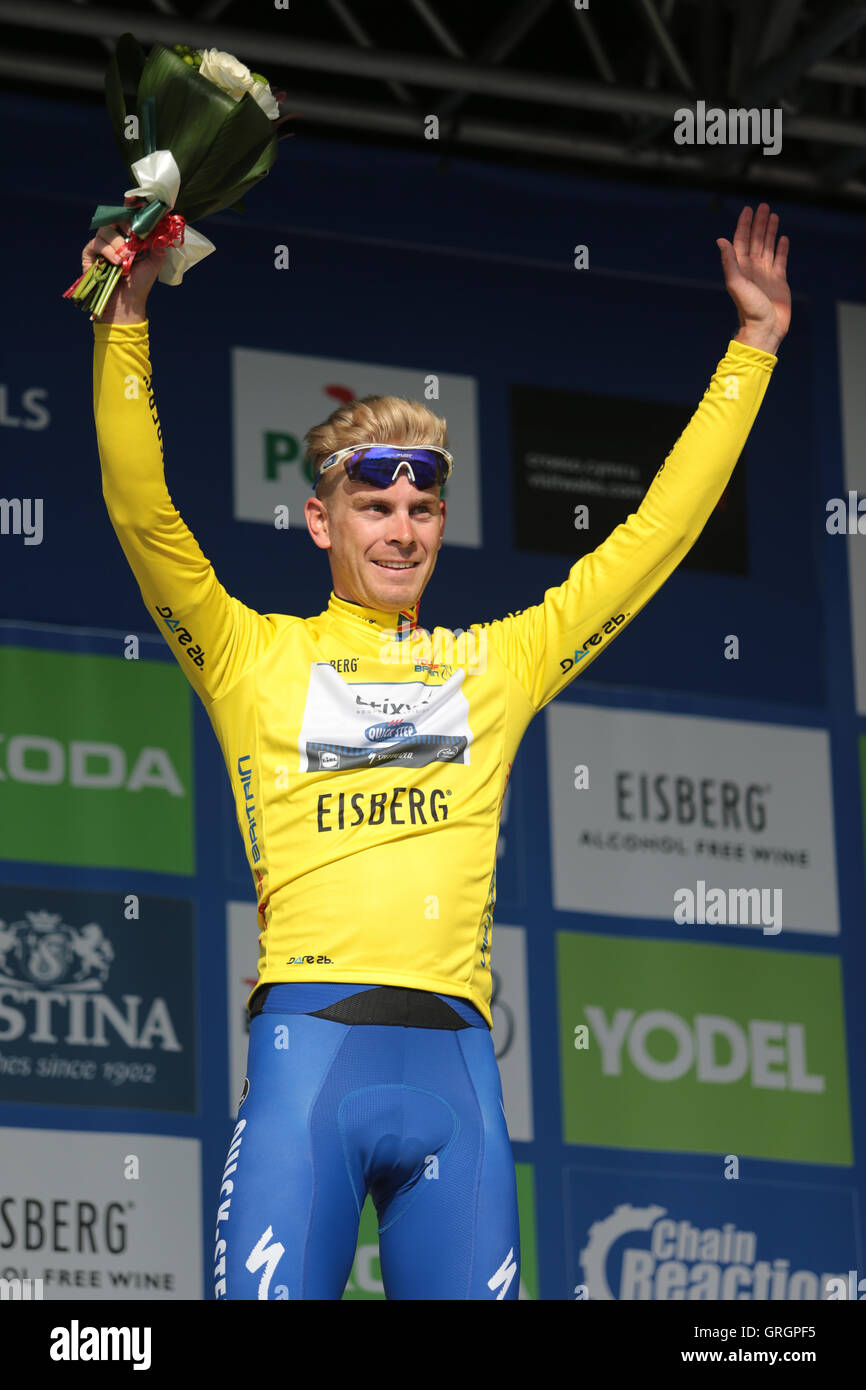 Julien Vermote trug das gelbe Trikot bei der Tour von Großbritannien 2016 Radrennen Stockfoto