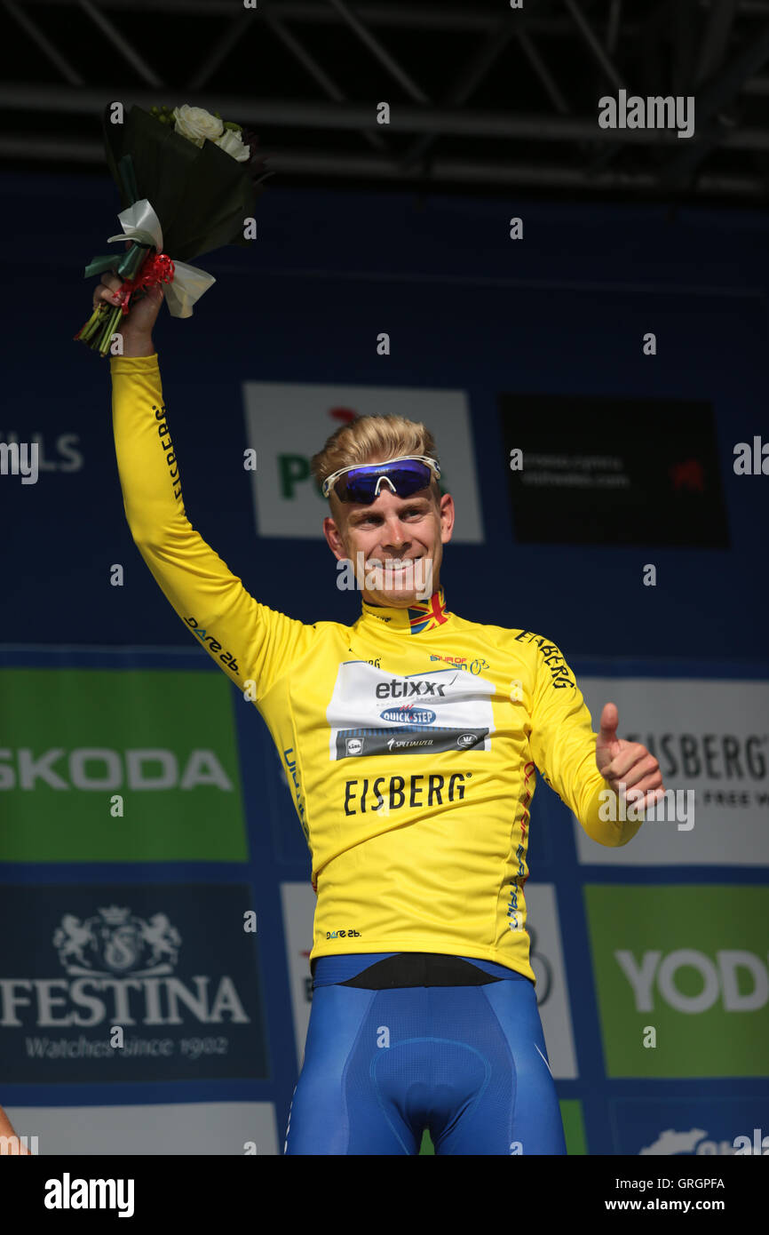 Julien Vermote trug das gelbe Trikot bei der Tour von Großbritannien 2016 Radrennen Stockfoto